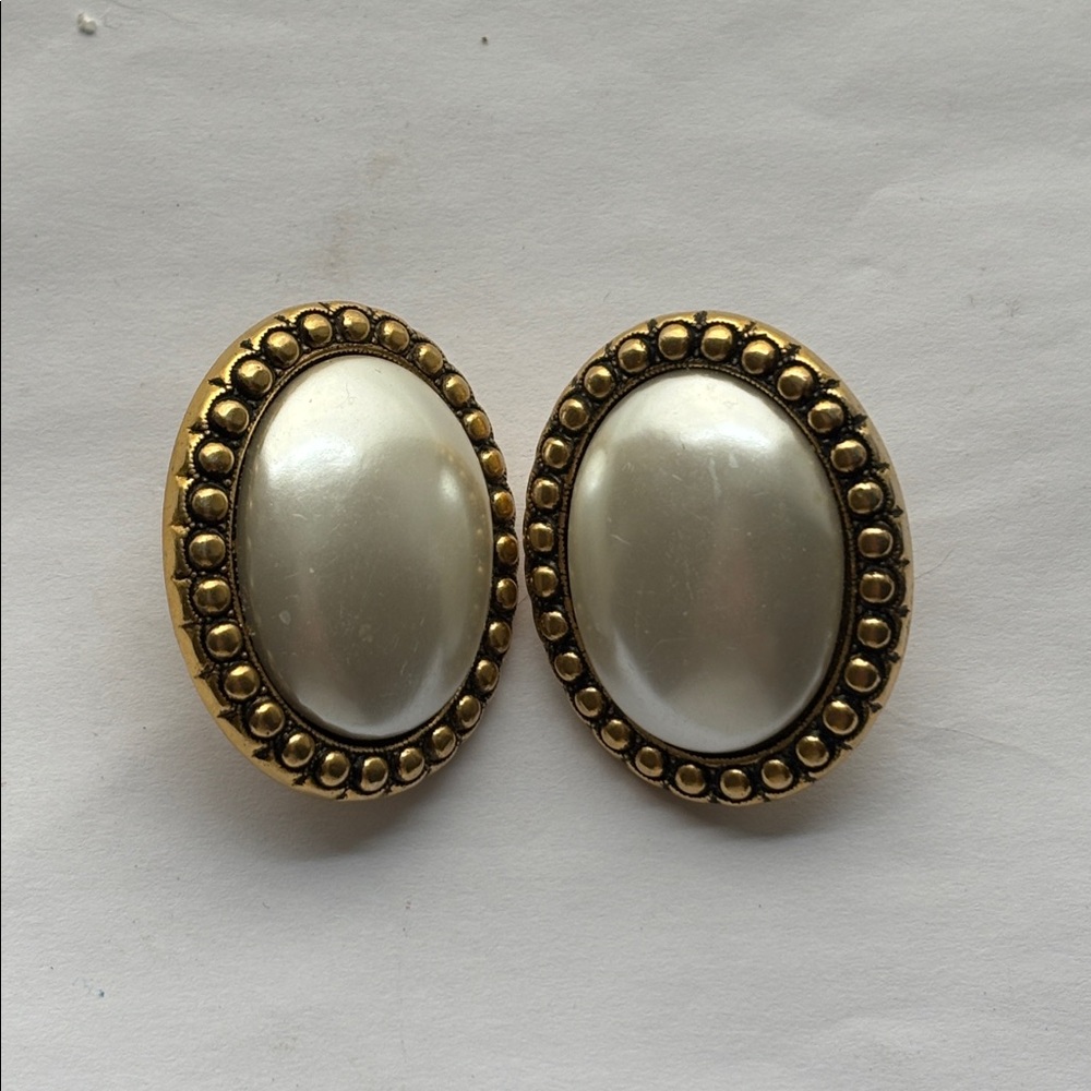 🟥Vintage Clip-On Gold Tone Earrings With Faux Pearls